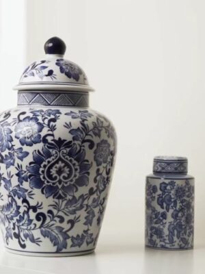 Love-style Chinese Ginger Jar