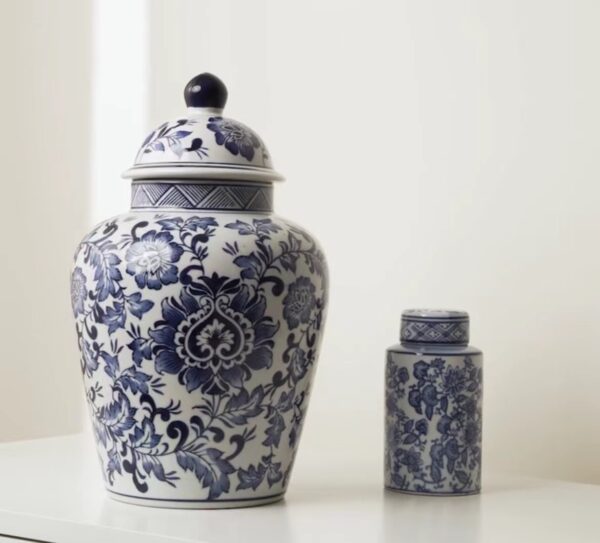 Love-style Chinese Ginger Jar
